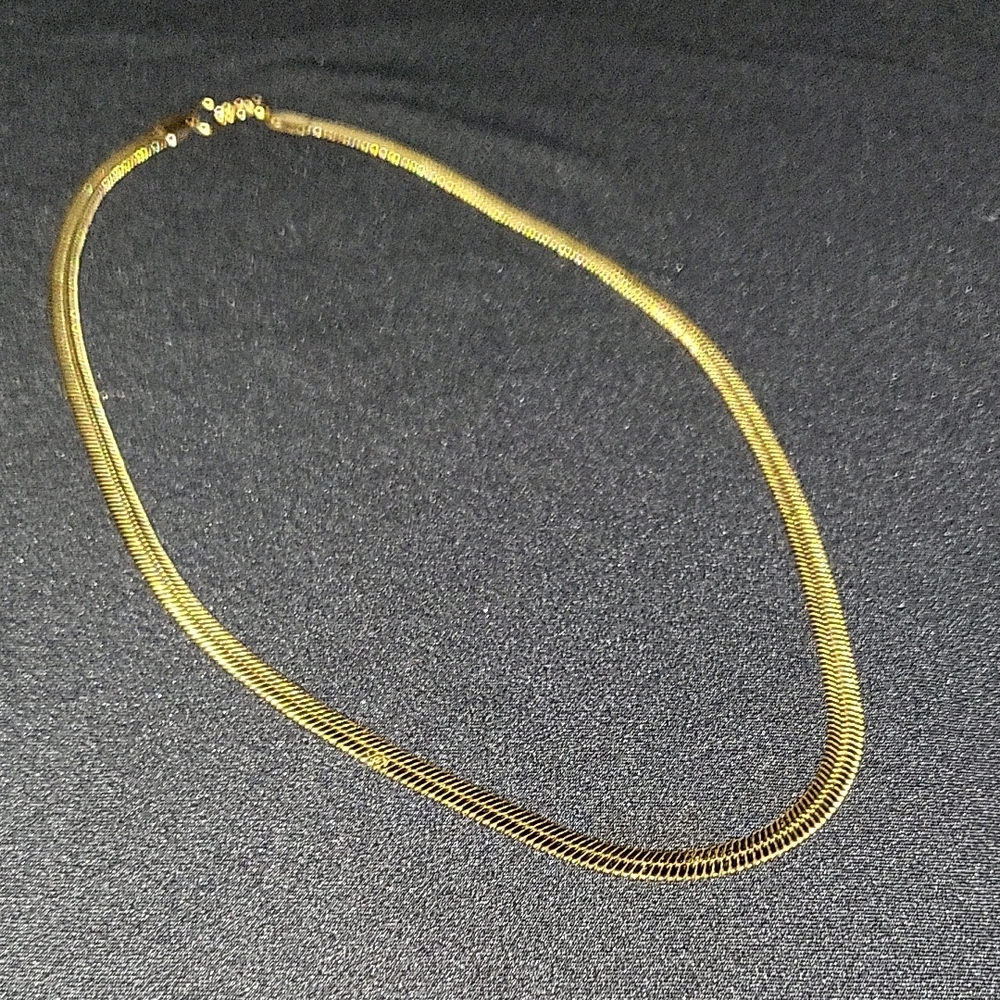 Elegant Gold Necklace
